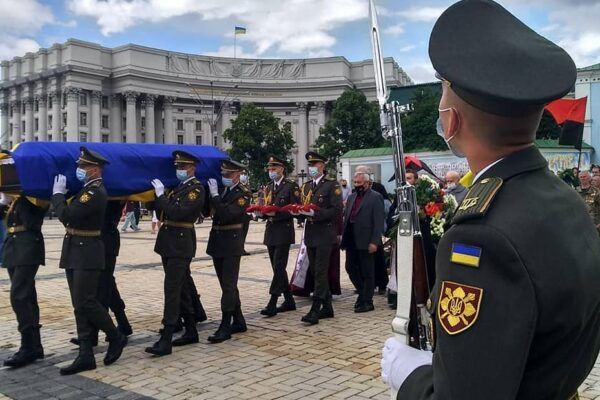 Президентский полк на церемонии прощания с эсэсовцем Васкулом. Фото из открытых источников