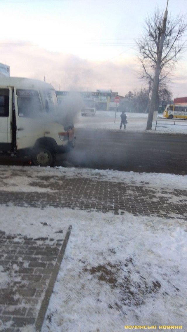 Загасити пожежу вогнегасником у водія не вийшло.