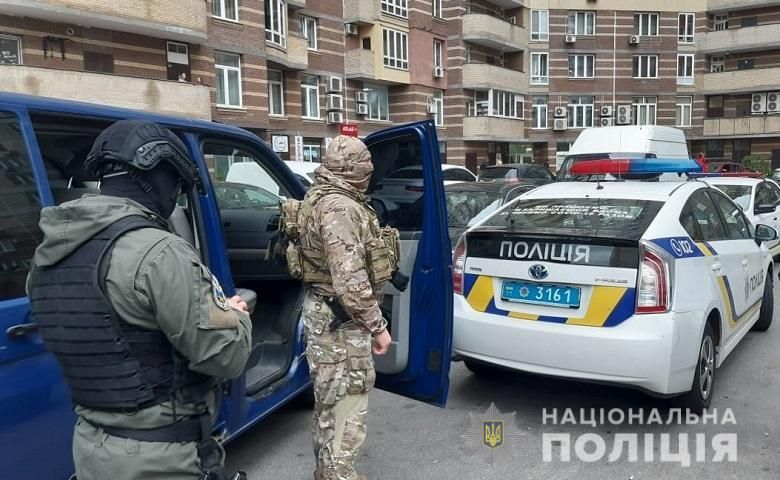 Штурм квартири шахрая в Києві.  Фото: Прес-служба Нацполіціі в Києві