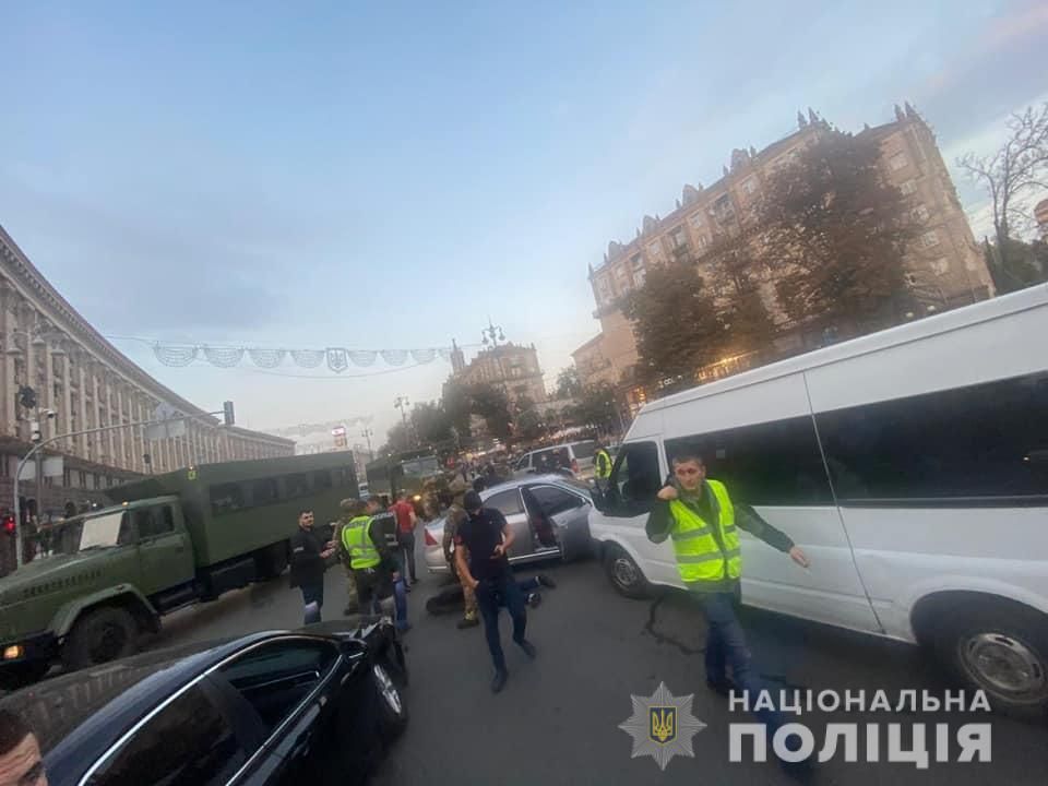 Рух на Хрещатику перекрито.  Фото: Управління комунікації Національної поліції України