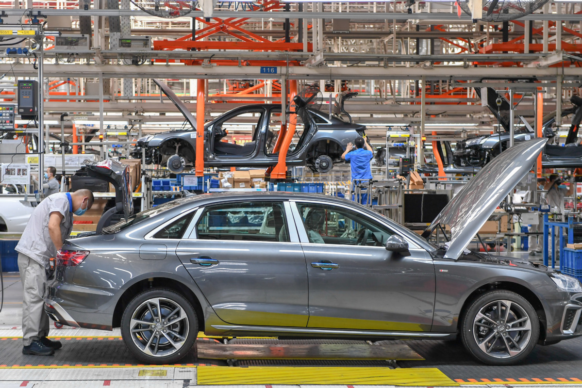 Workers assemble vehicles at an FAW–Volkswagen Automobile Co Ltd facility in Changchun, Jilin province. Photo by Xinhua.