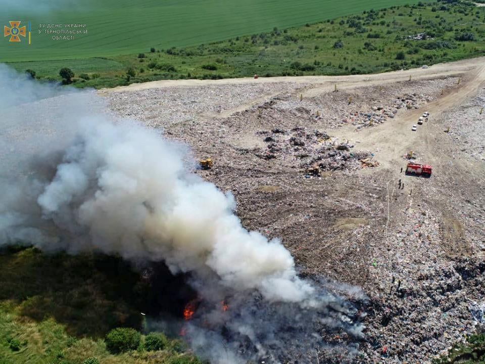 Пожежа в Тернопільській області на звалищі. Фото: ДСНС