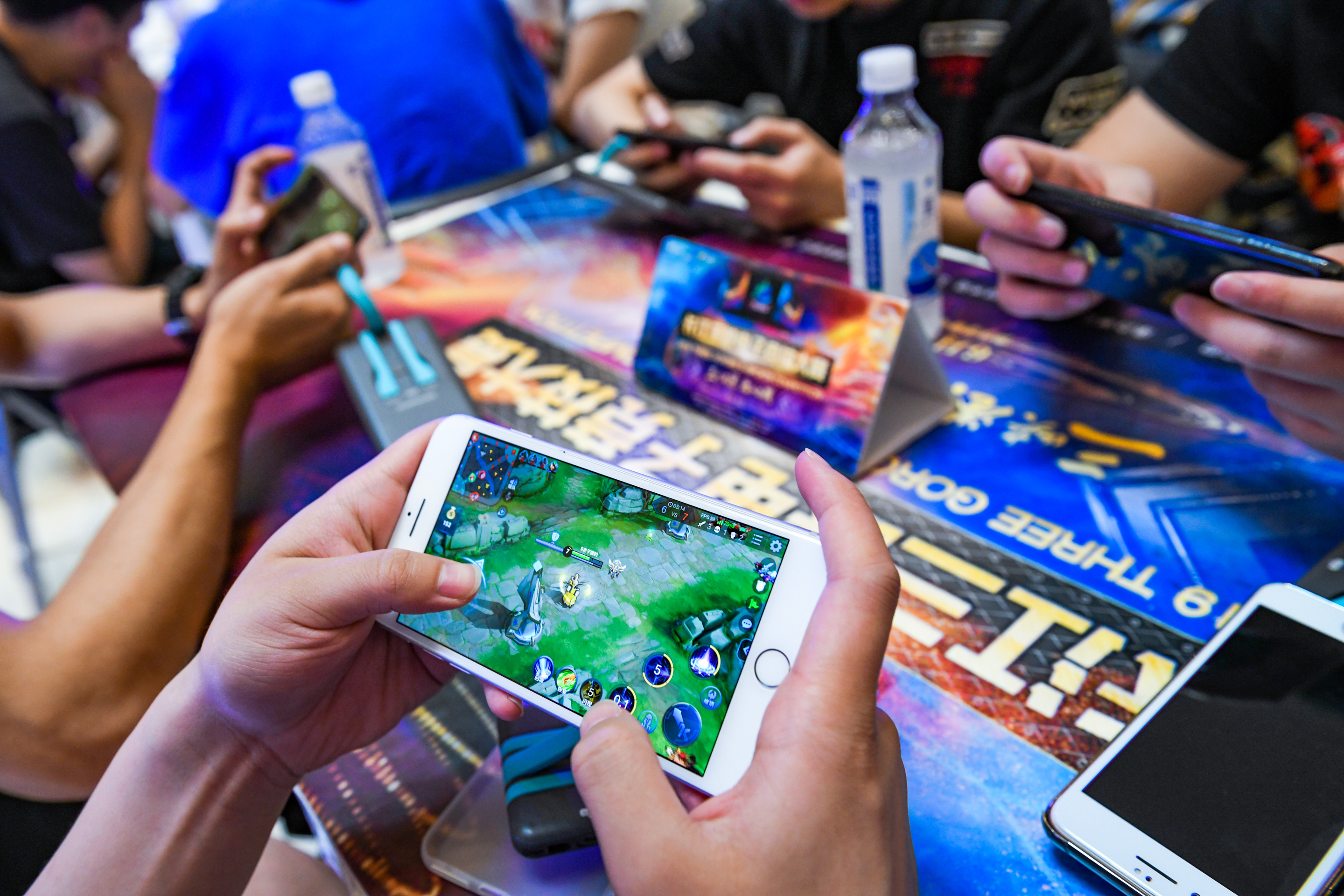 China's mobile gaming market. Photo by Xinhua.