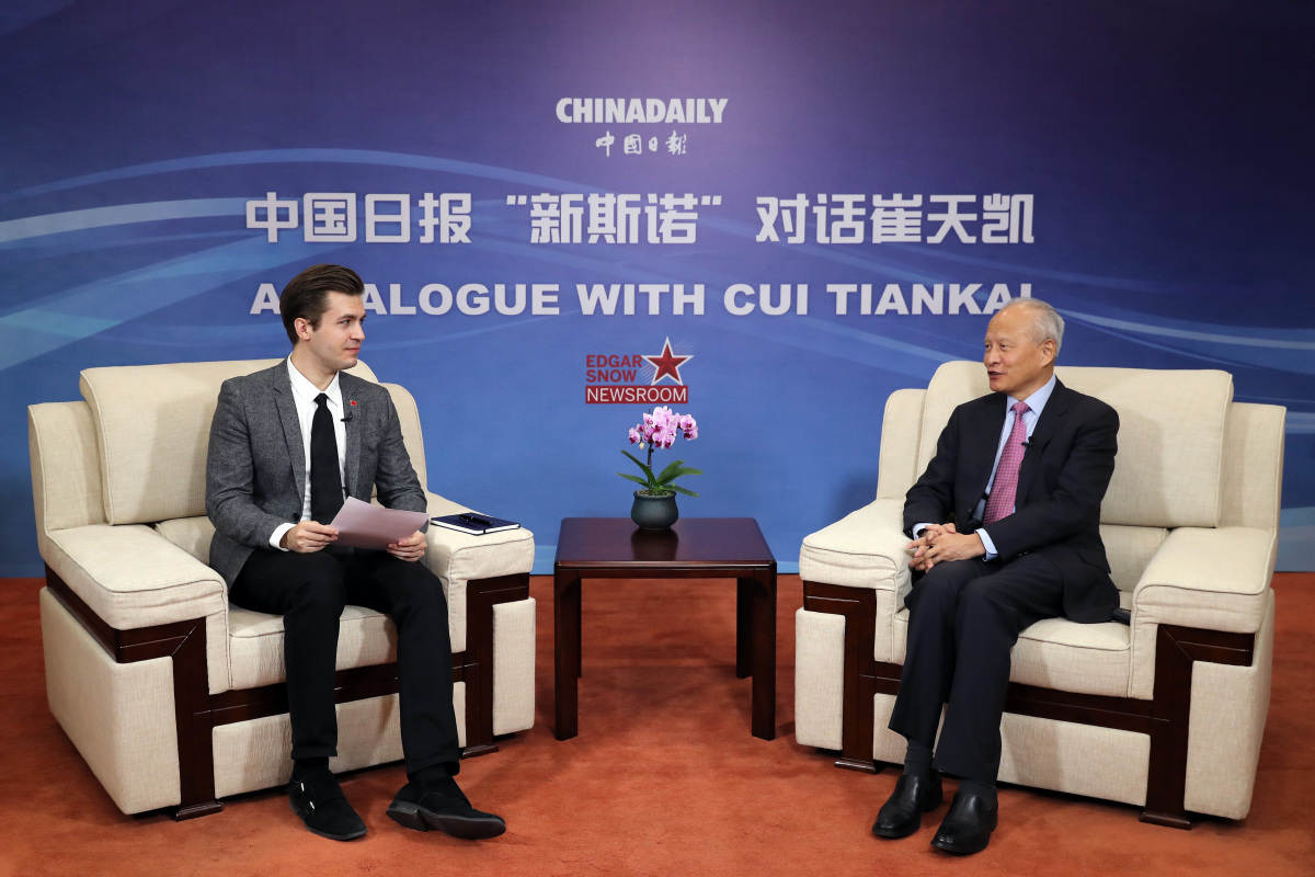 Cui Tiankai (right) talks with Ian Goodrum. WANG ZHUANGFEI/CHINA DAILY