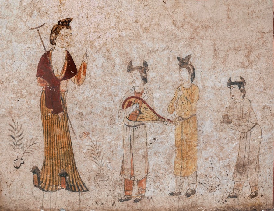 A part of restored murals of an ancient tomb dating back to the Tang Dynasty (618-907) in Taiyuan, north China's Shanxi Province. Photo by Xinhua.