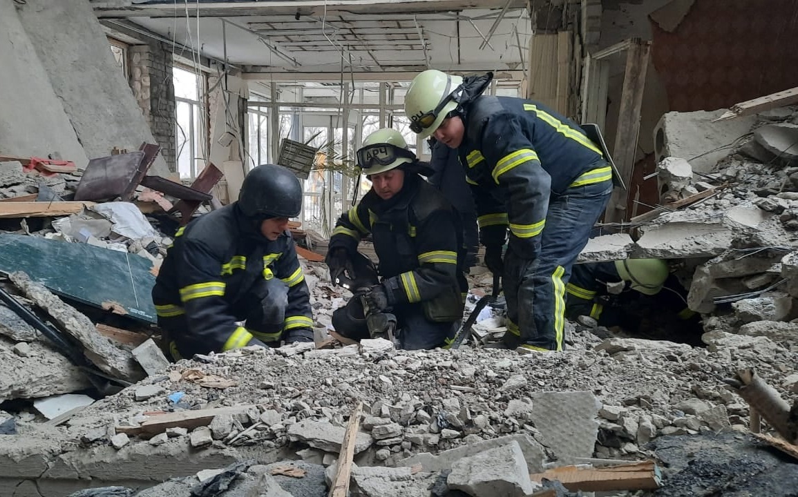 Рятувальники працюють серед завалів (ілюстрація). Фото: ДСНС