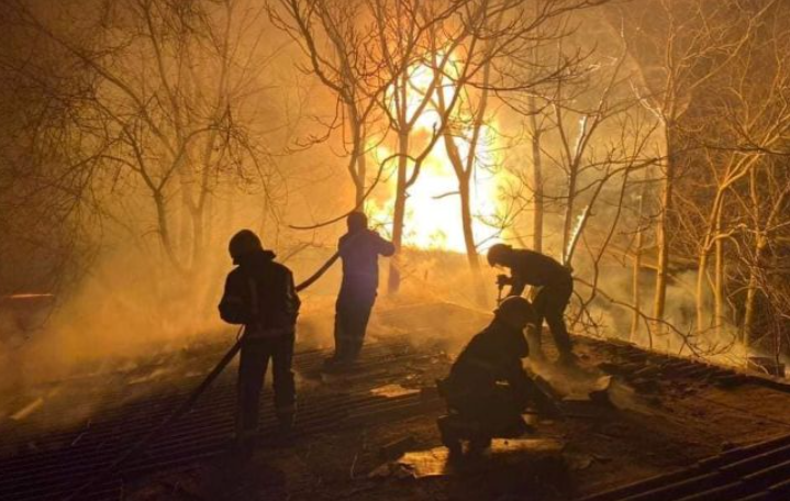 Наслідки обстрілу у Миколаєві. Фото: ДСНС