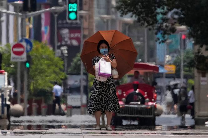 China experiencing record temperature intensity. Photo by Xinhua.