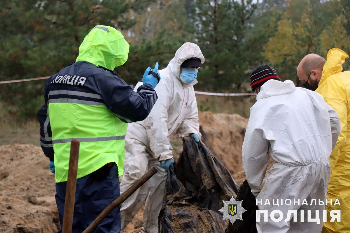 Ексгумація. Фото: Telegram/МВС України