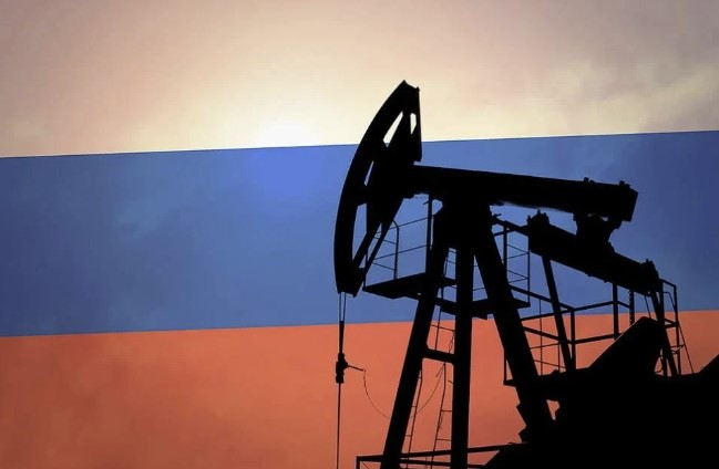 Стоимость российской нефти уже более чем на $30 отстает от сорта Brent. Коллаж: dialog.ua