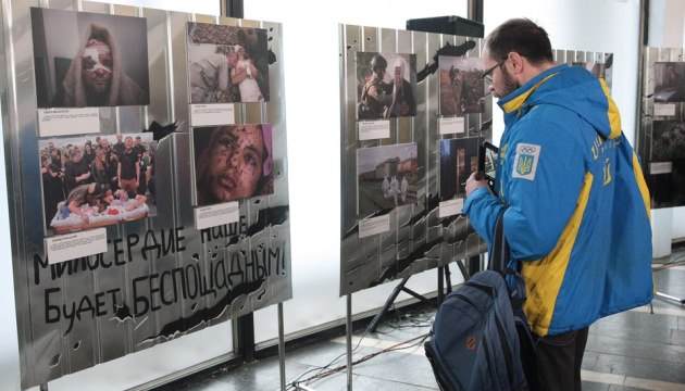 Виставка робіт українських та іноземних журналістів у Києві. Фото: НСЖУ.