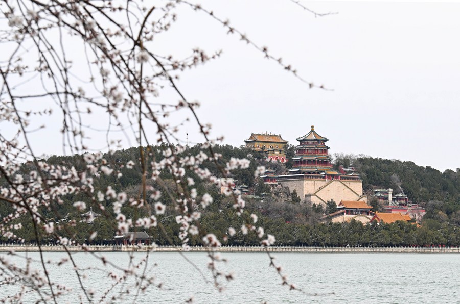 The spring scenery at the Summer Palace in Beijing, capital of China. Photo by Xinhua/Chen Yehua.