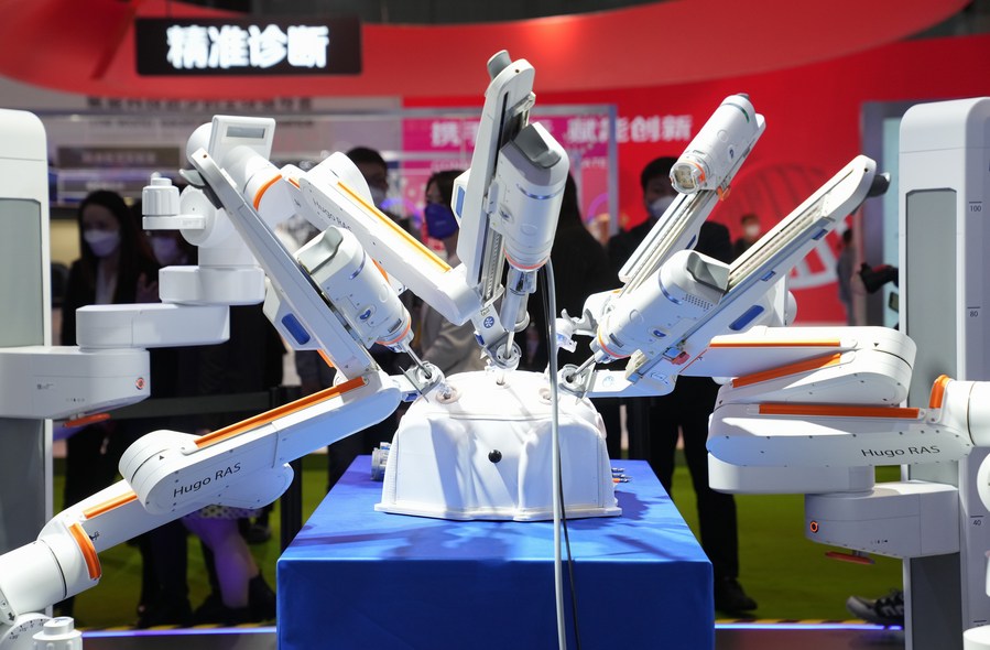 A surgical robot exhibited at the Medtronic booth in the medical equipment and healthcare products exhibition area of the fifth China International Import Expo in east China's Shanghai. Photo by Xinhua/Ding Ting.