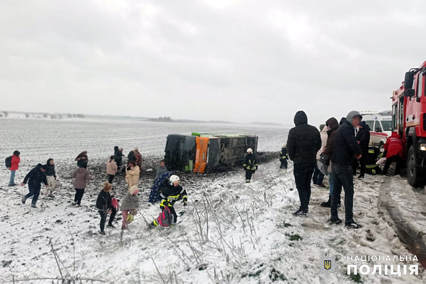 ДТП з автобусом. Фото: поліція Хмельницької області.