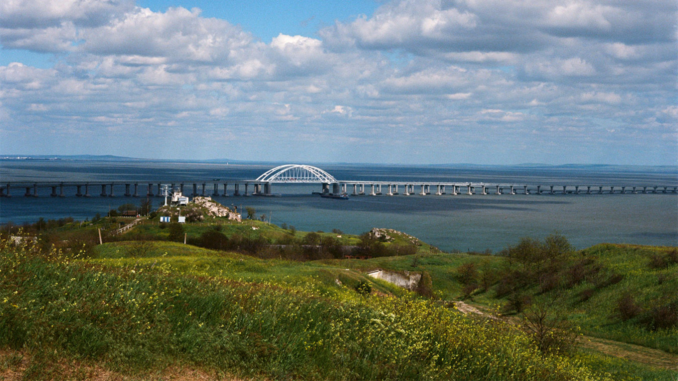 Крымский мост (архивное изображение). Фото: wikimedia.org