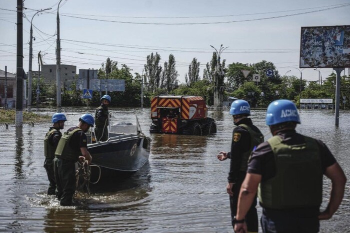 Ликвидация последствий взрыва Каховской ГЭС. Фото: ГСЧС Украины.