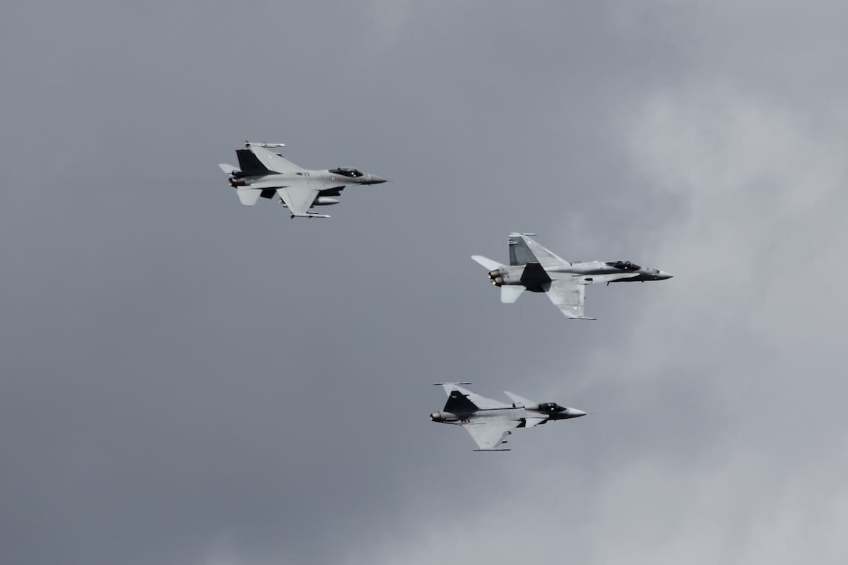 Винищувачі F-16 Fighting Falcon, JAS 39 Gripen та F/A-18 Hornet (ілюстрація). Фото: wikimedia.org