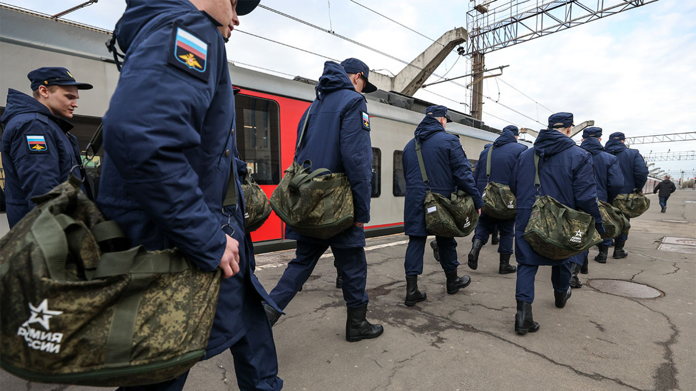 Призыв на срочную военную службу в РФ. Фото:  Петр Ковалев/ТАСС.