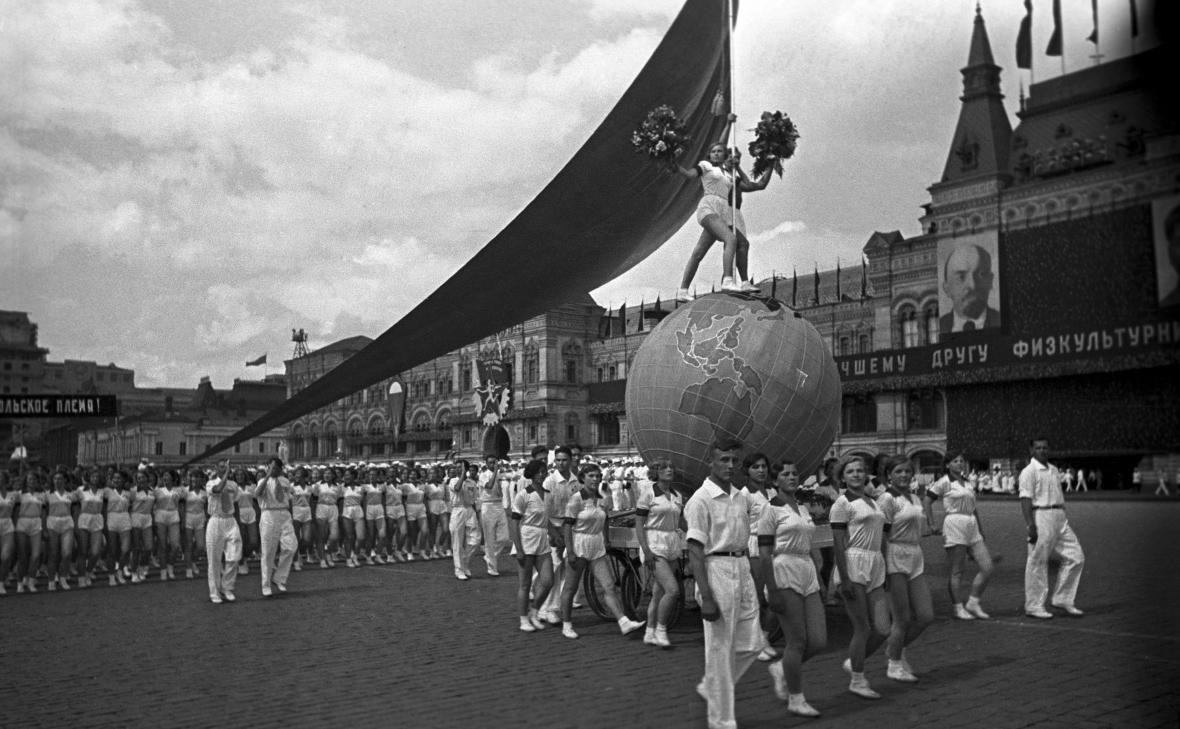 Сталинский спортивный парад на Красной площади, 1945 год. Фото Anatoly Egorov/ russiainphoto.ru