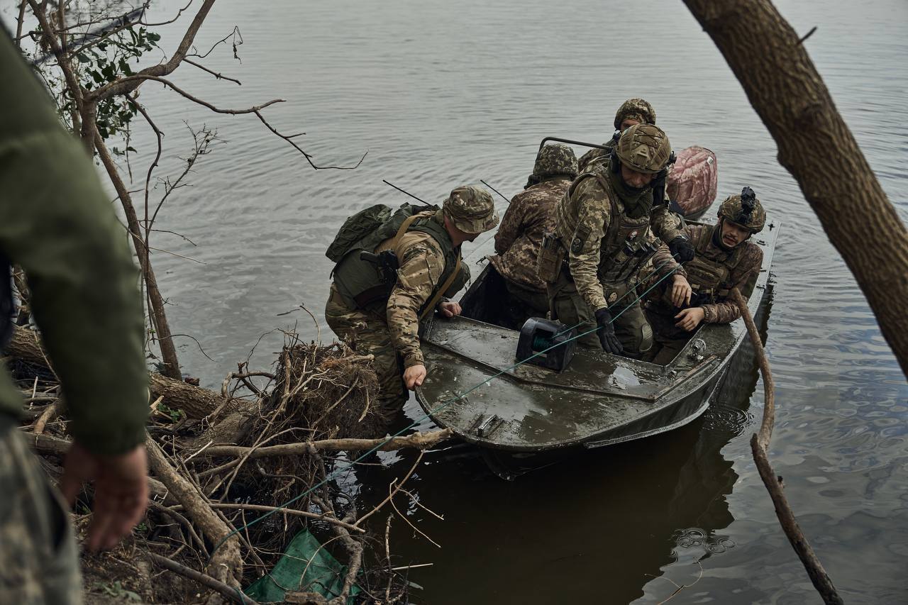 Українські військові на лівобережжі Херсонщини. Фото: telegram/Володимир Зеленський