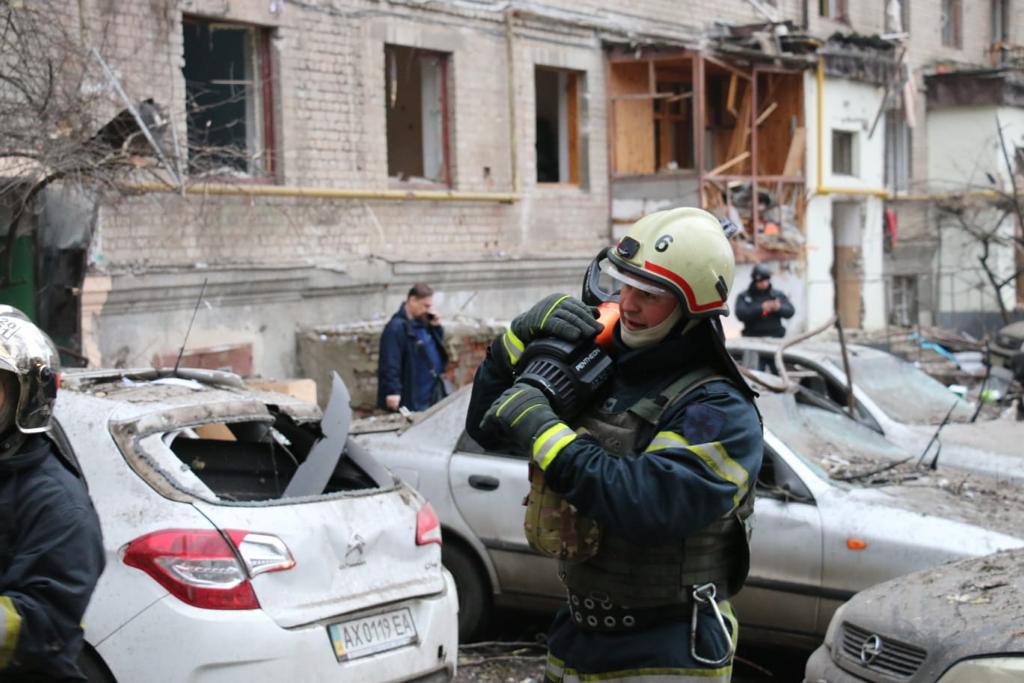 Наслідки обстрілу в Харкові. Фото: ДСНС