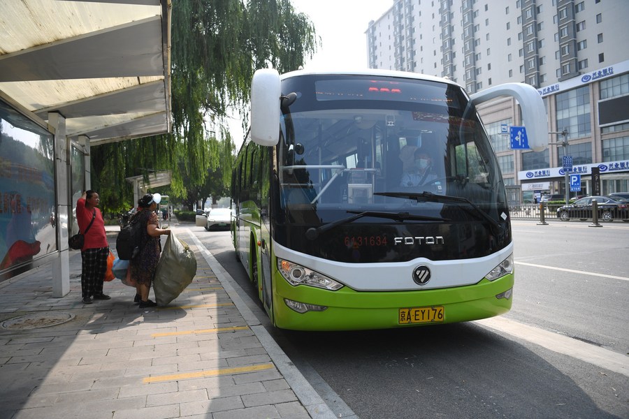 A bus approaches a stop in Zhuozhou, north China's Hebei Province. Photo by Xinhua/Zhu Xudong.