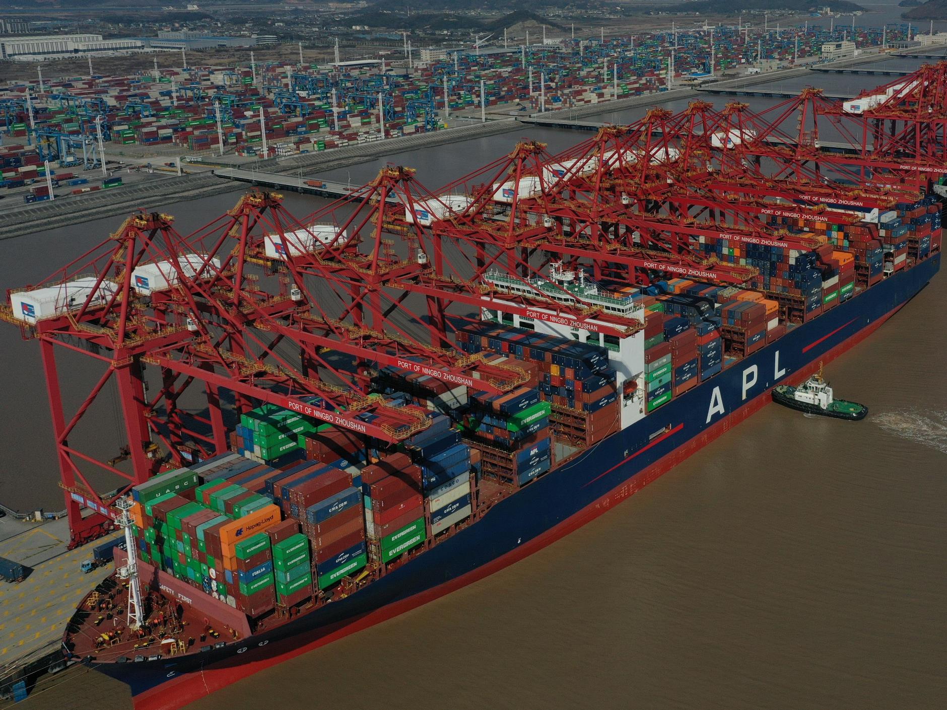 A cargo ship docking at the Meishan port area of the Ningbo-Zhoushan Port in east China's Zhejiang Province. Photo by Xinhua/Huang Zongzhi.