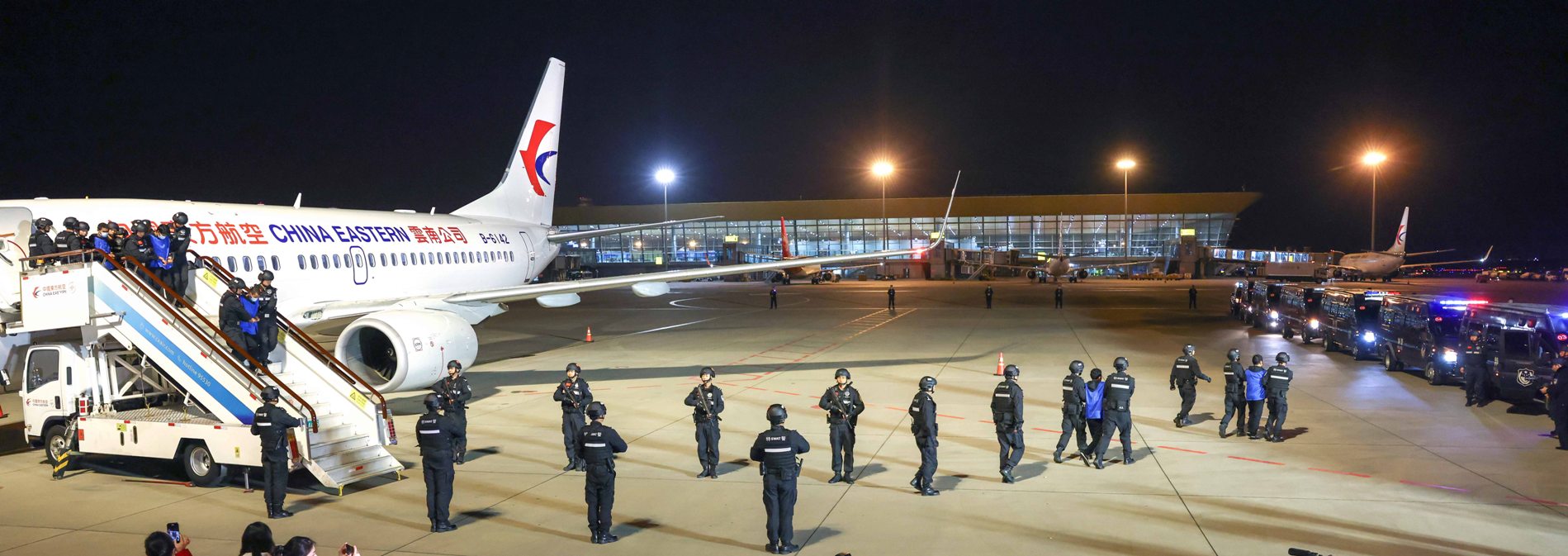 Over 800 Chinese repatriated from Myanmar. Photo by Xinhua.