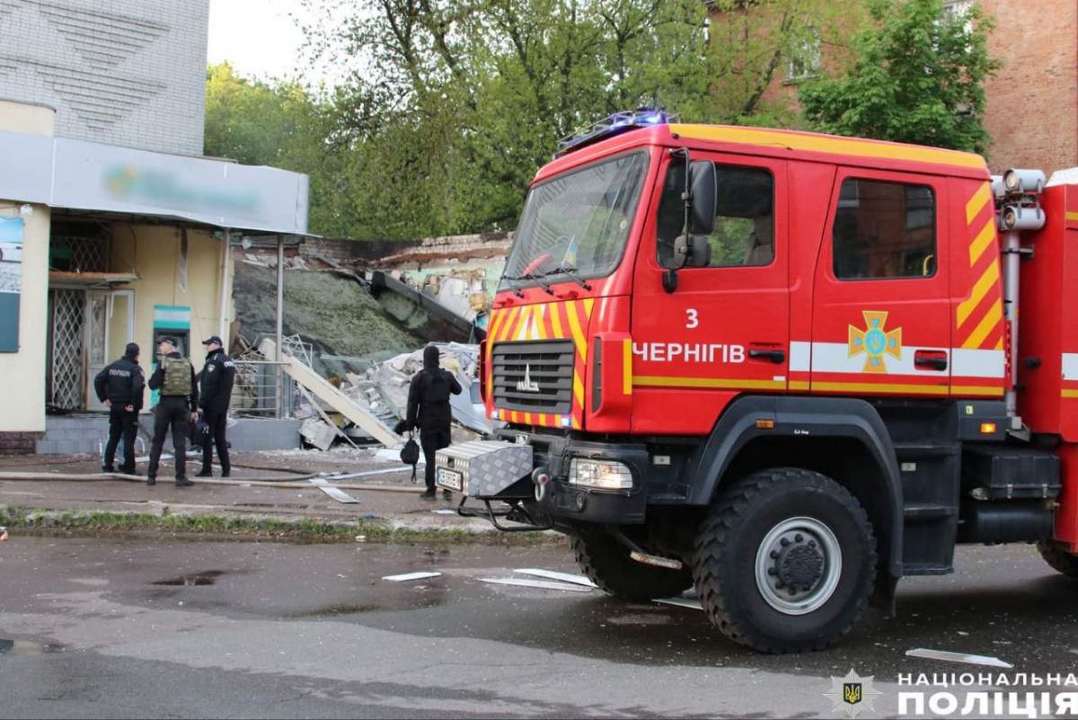 Наслідки вибуху в банку Чернігова. Фото: Національна поліція