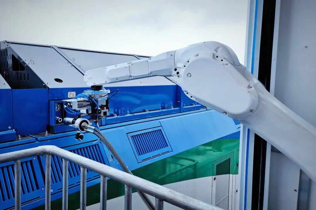 Automatic hydrogen-filling robot operational in China's Inner Mongolia. Photo by Xinhua.