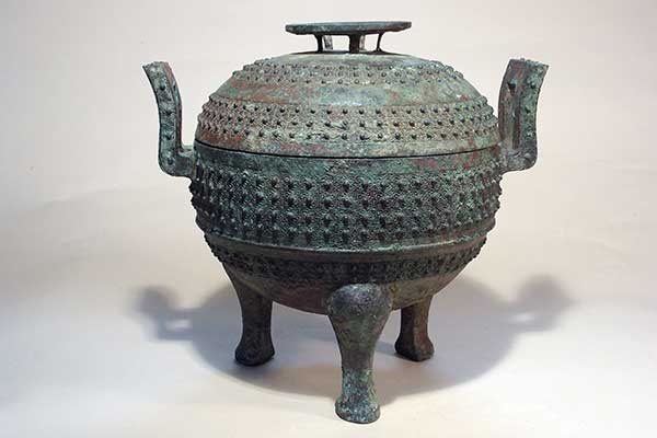 Chinese museum digitally replicates complex millennia-old wine vessels. Photo by Xinhua.