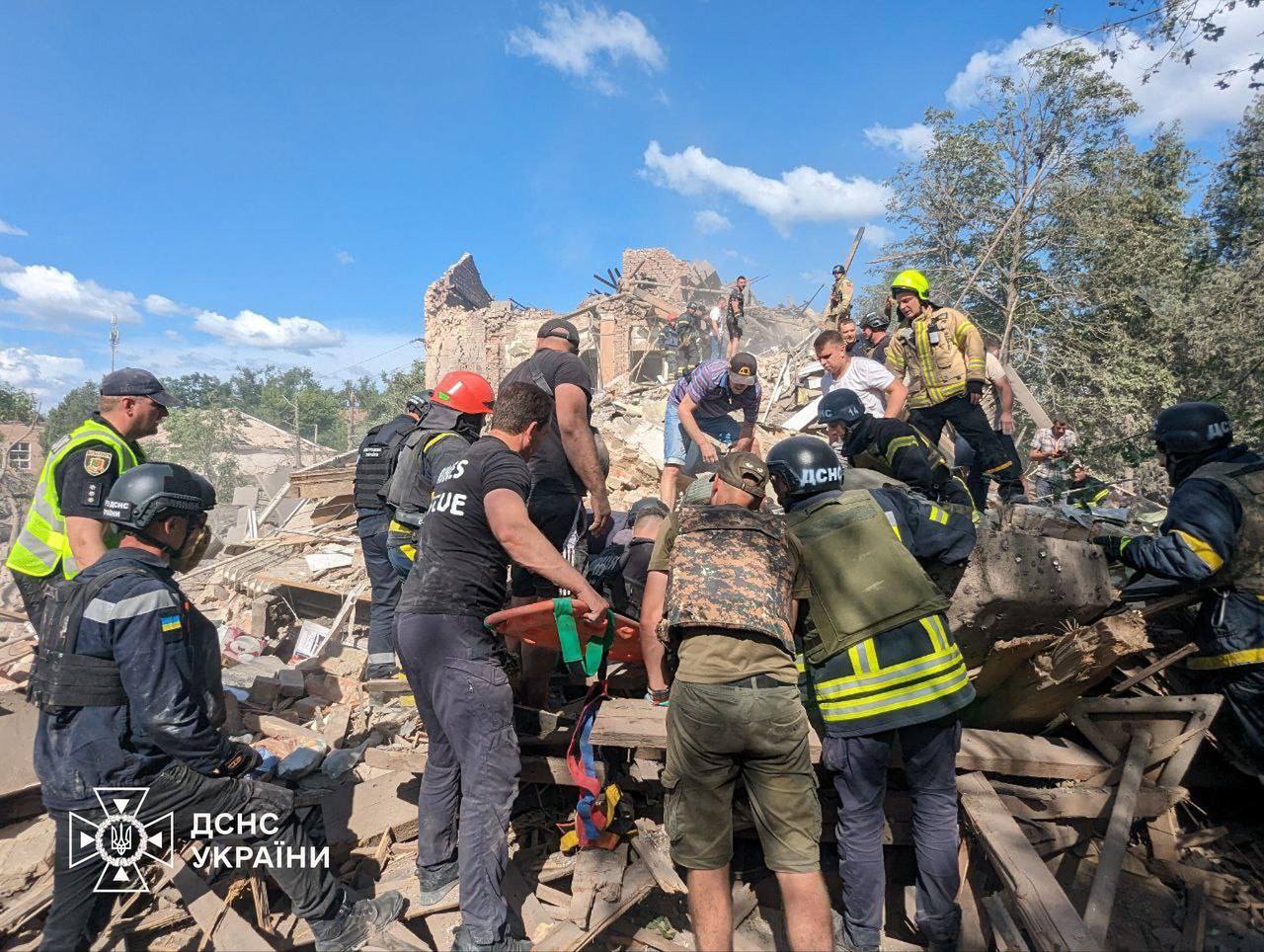 Наслідки російського обстрілу Кривого Рогу. Фото: t.me/Klymenko_MVS