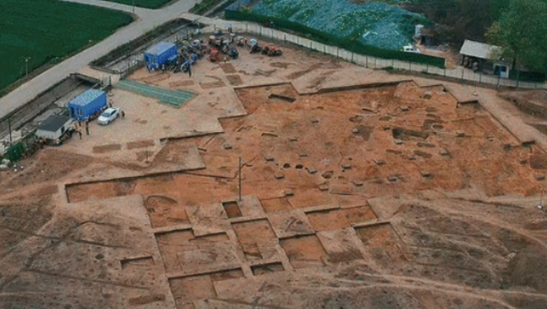 Archaeologists at the legendary Sanxingdui Ruins site have uncovered a jade and stone artifact processing site. Photo by Xinhua.