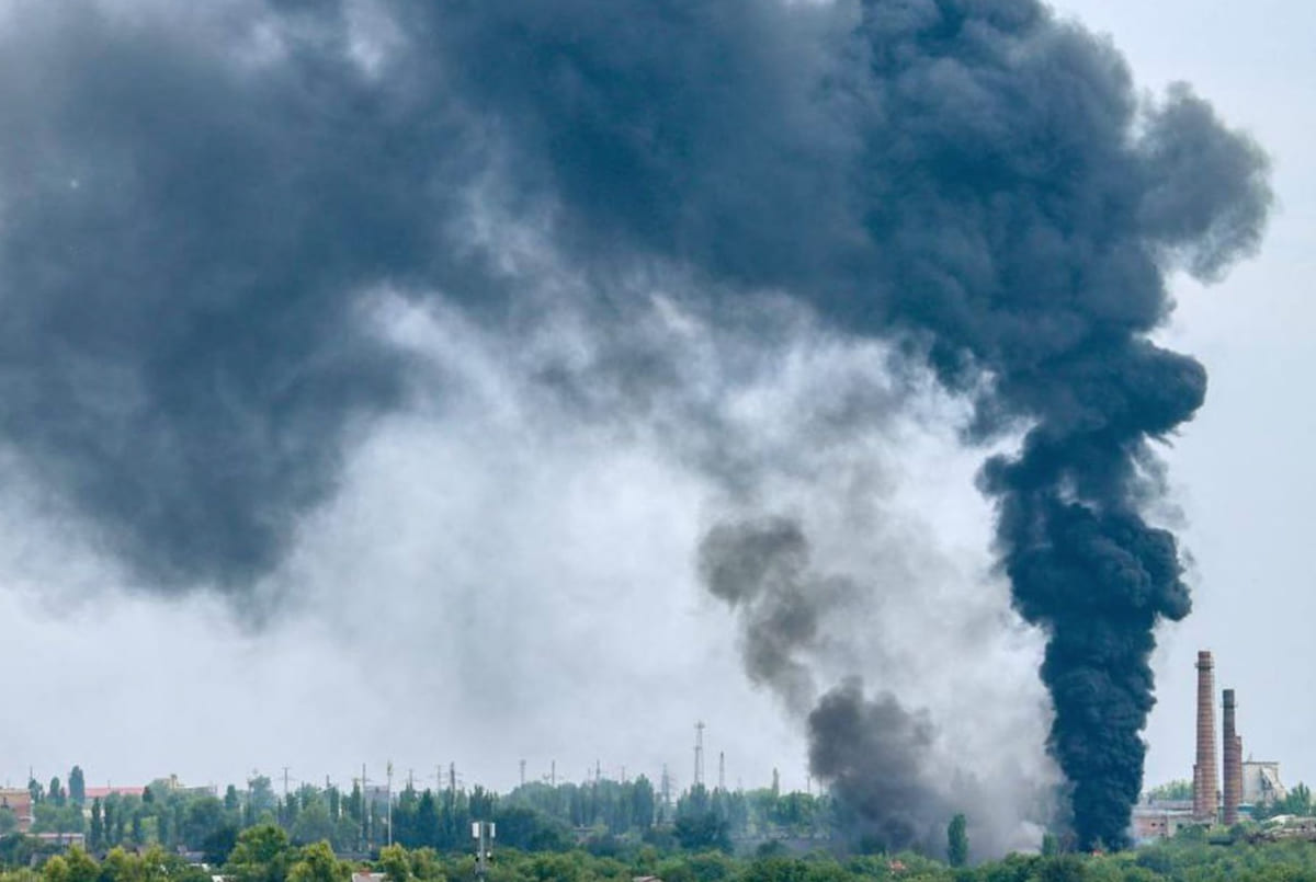 Пожежа в Луганську після удару ЗСУ. Фото з відкритих джерел