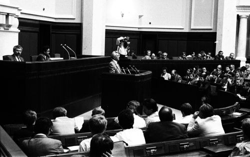 Session hall of the Verkhovna Rada of the Ukrainian SSR during the adoption of the Declaration on State Sovereignty of Ukraine