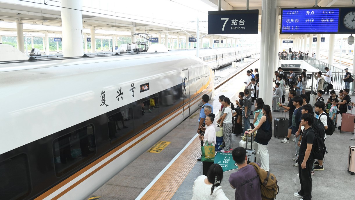 China's summer rush ends with record high railway passenger trips. Photo by Xinhua.