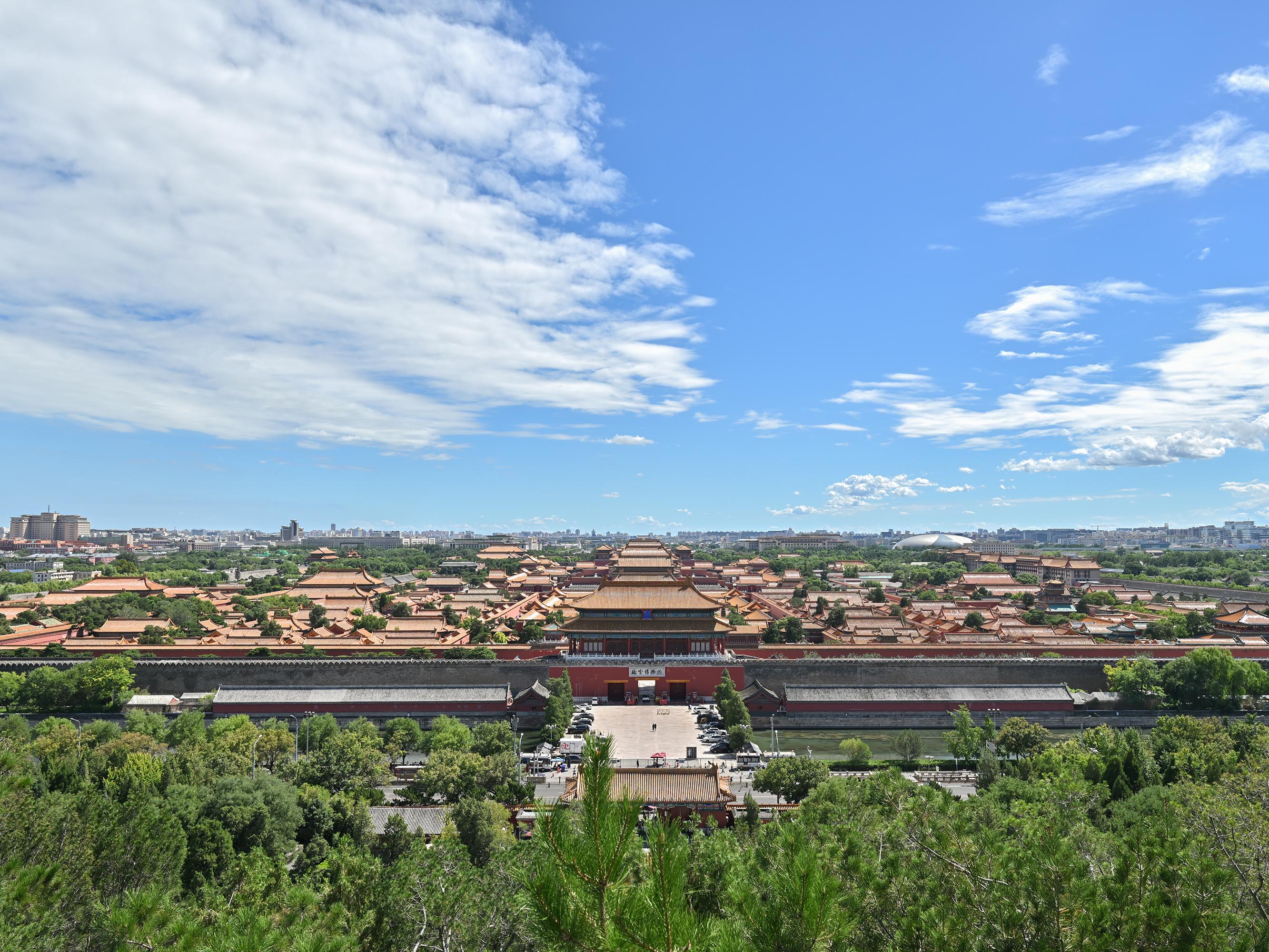 A view of the Forbidden City from Jingshan Hill in Beijing. Photo by Xinhua.