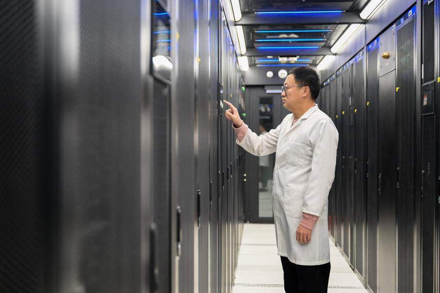 A staff member checks equipment at a data center of China Mobile in Horinger, Hohhot City, north China's Inner Mongolia. Photo by Xinhua/Li Zhipeng.