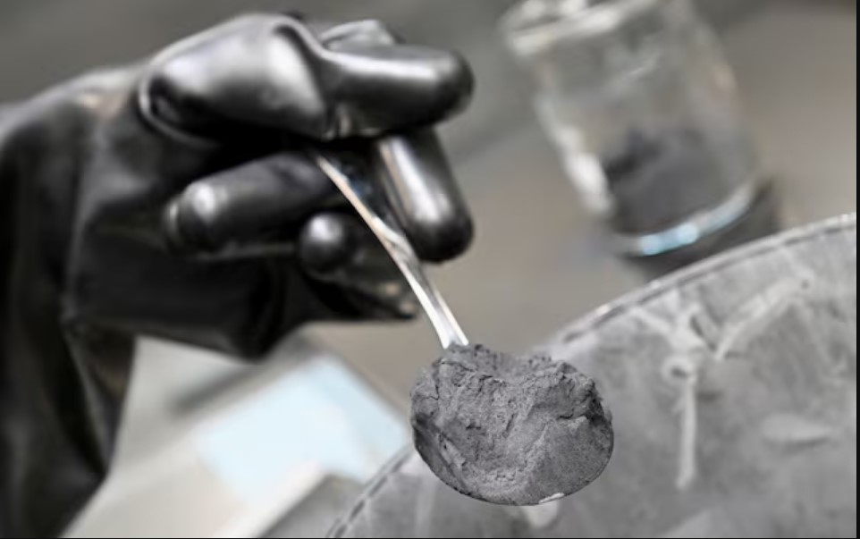 Chinese company develops graphite with over 99.9 pct purity. Photo by Xinhua.