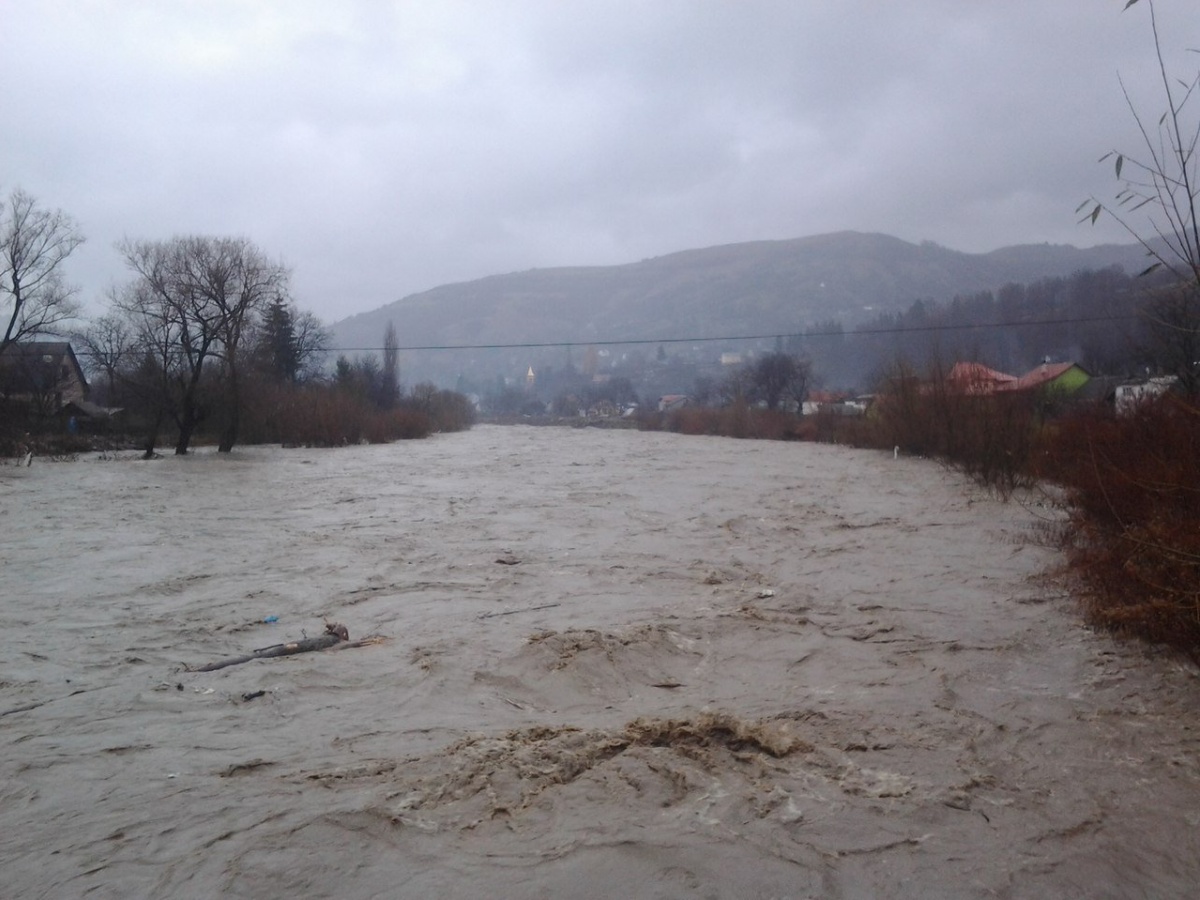 Паводок на Закарпатті. Фото: rakhivnews.in.ua