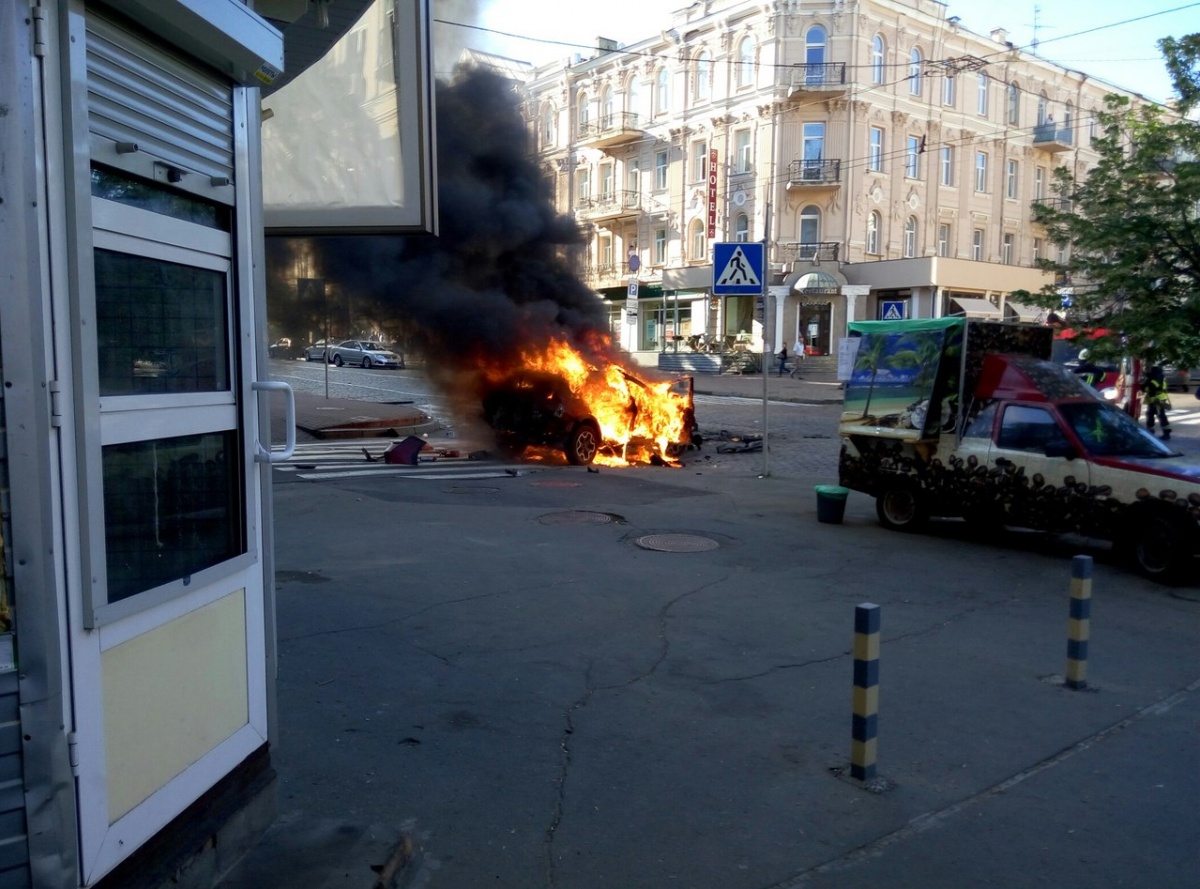 Взорвавшийся автомобиль. Фото: соцсети