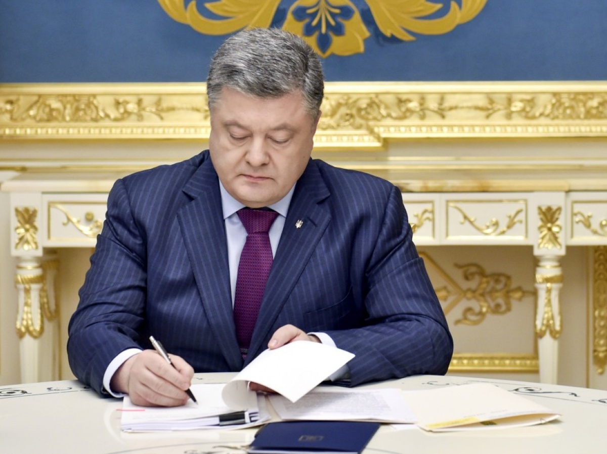 Порошенко наградил Петра Цеголко орденом III степени. Фото: president.gov.ua