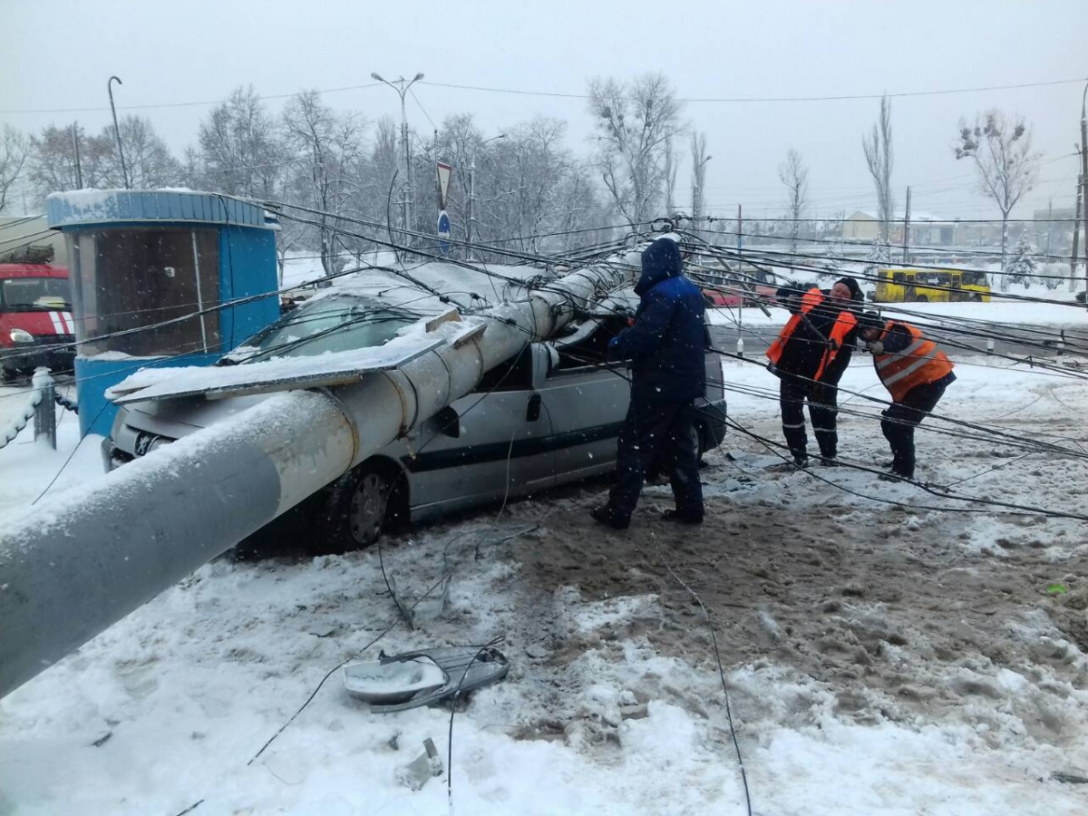 Водителя было госпитализировано. Фото:vn.dsns.gov.ua