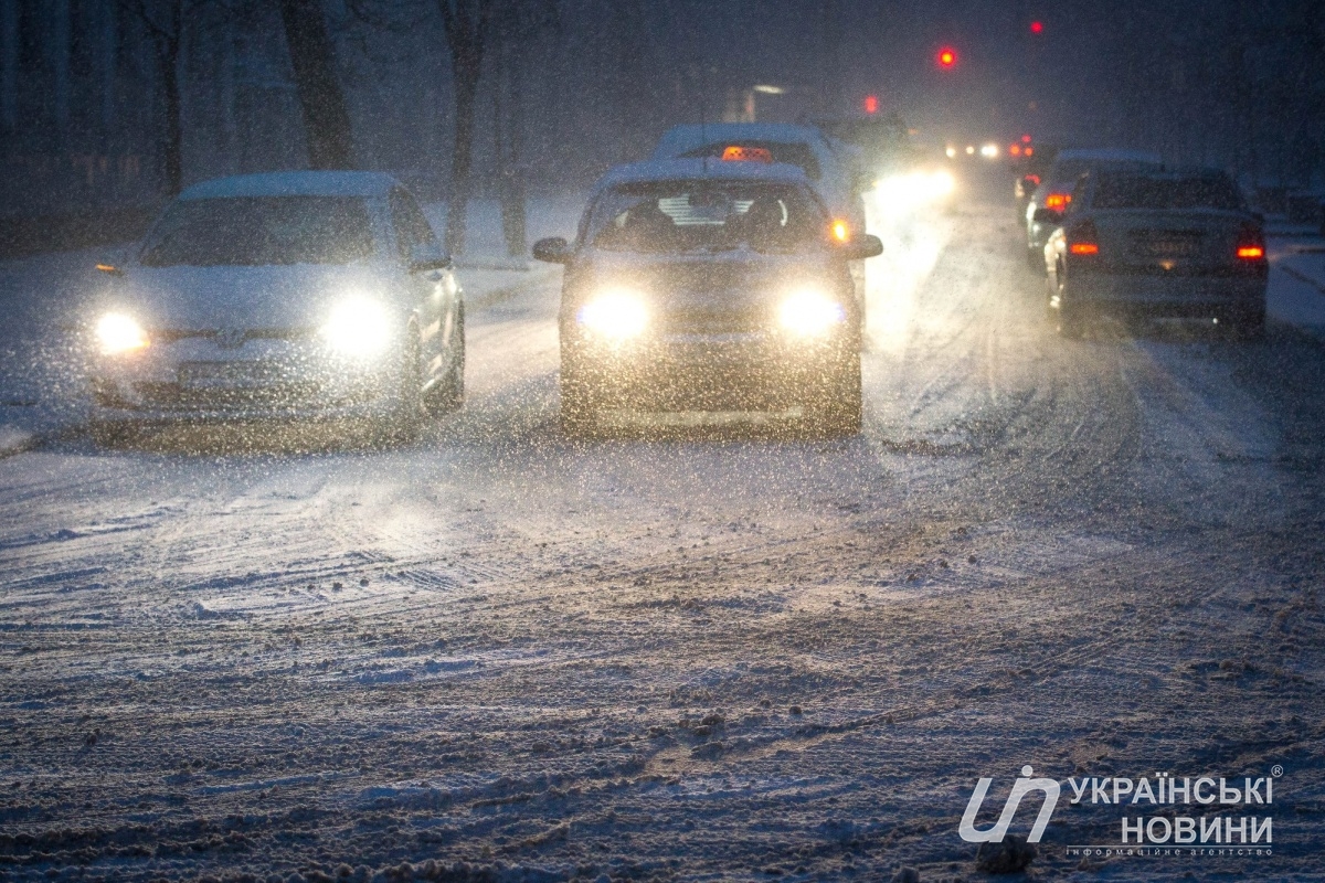 Тянучки образовались на Южном и Московском мосту и в центре Киева. Фото: google.com.ua/maps

