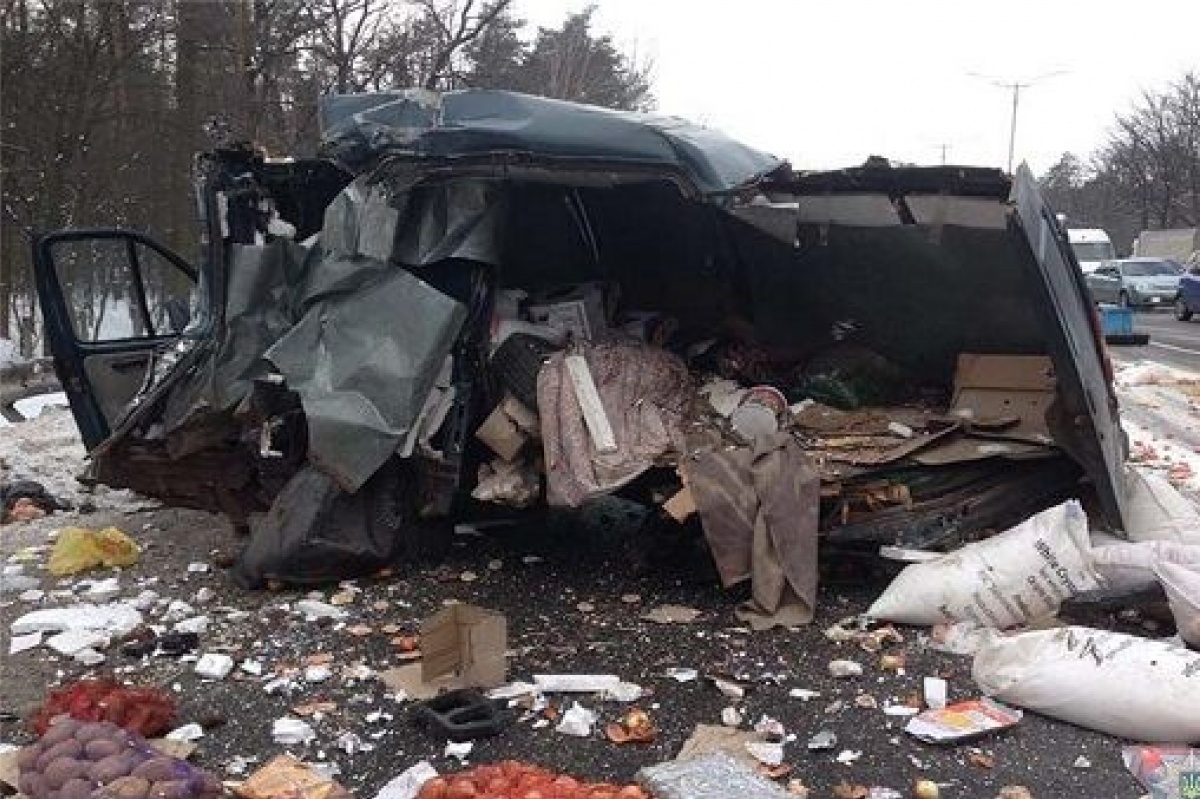 От полученных  травм водитель Газели скончался на месте. Фото: facebook.com/UA.KyivPolice