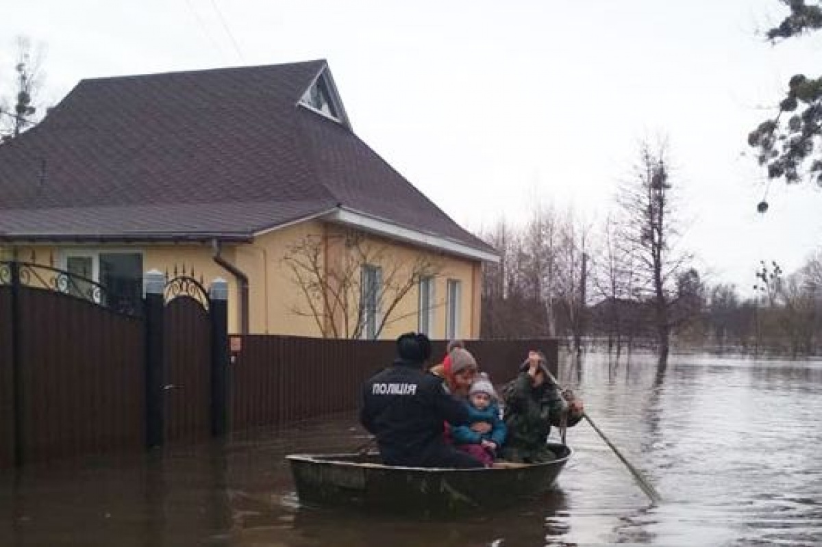 Службами міста проводилася евакуація жителів міста. Фото: npu.gоv.ua