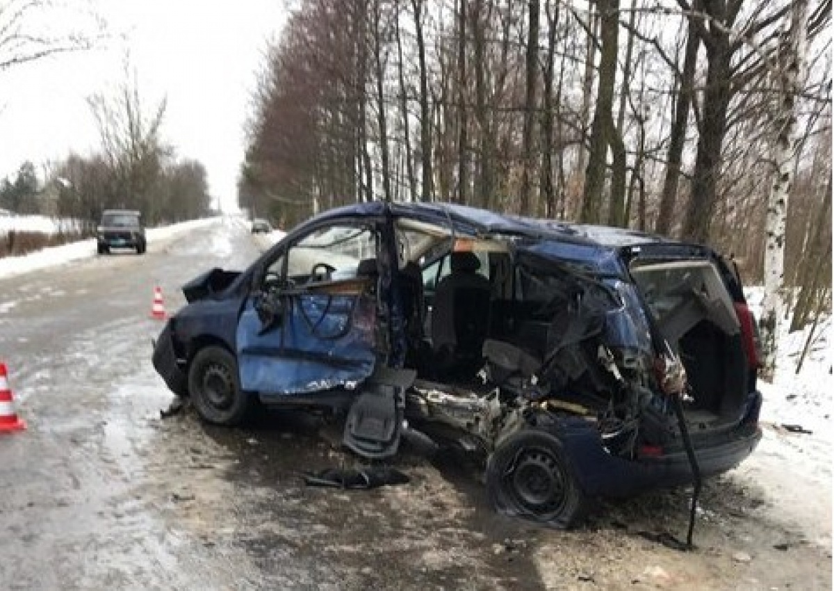 У Рівненській області легковик зіткнувся з мікроавтобусом, постраждали 6 осіб. Фото: Нацполиция