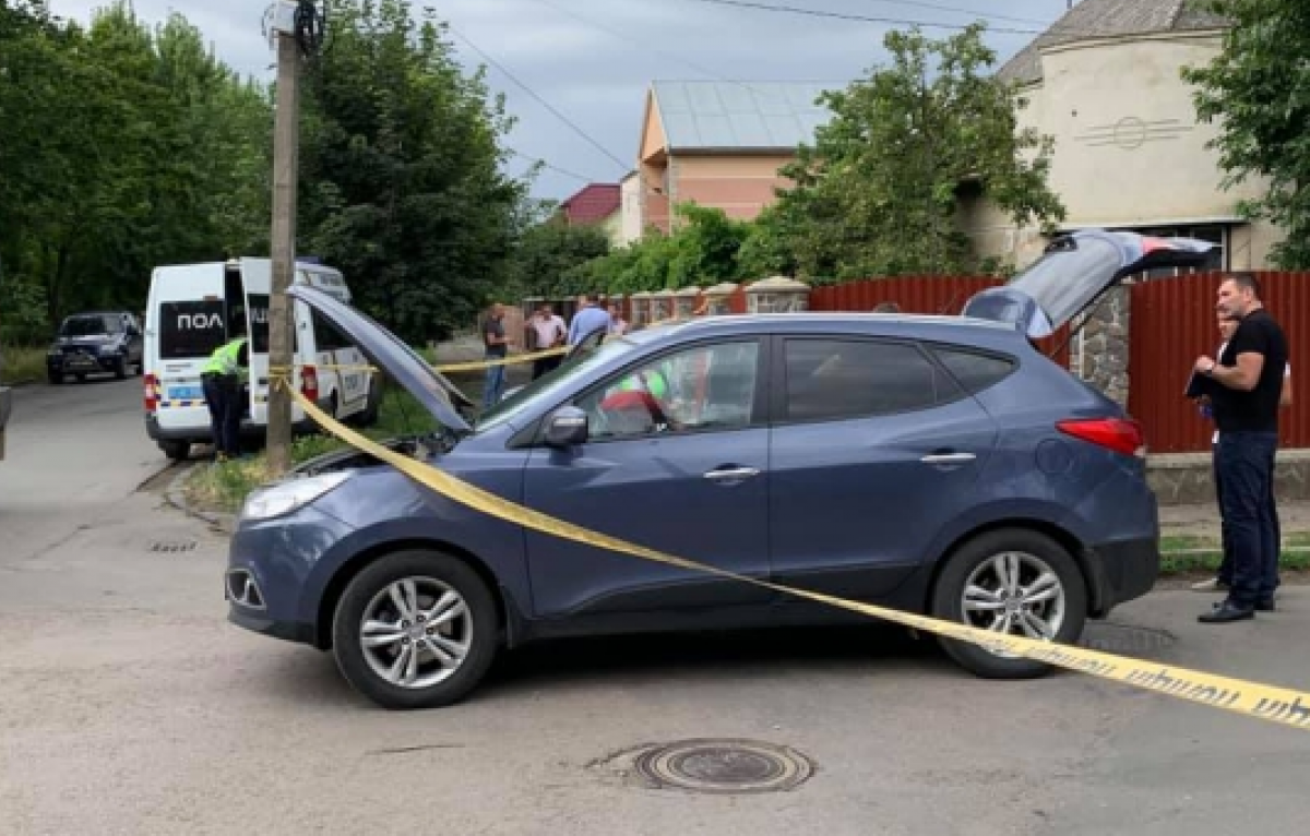 Обстрел авто чиновника Нацполиции на Закарпатье. Фото: mukachevo.net