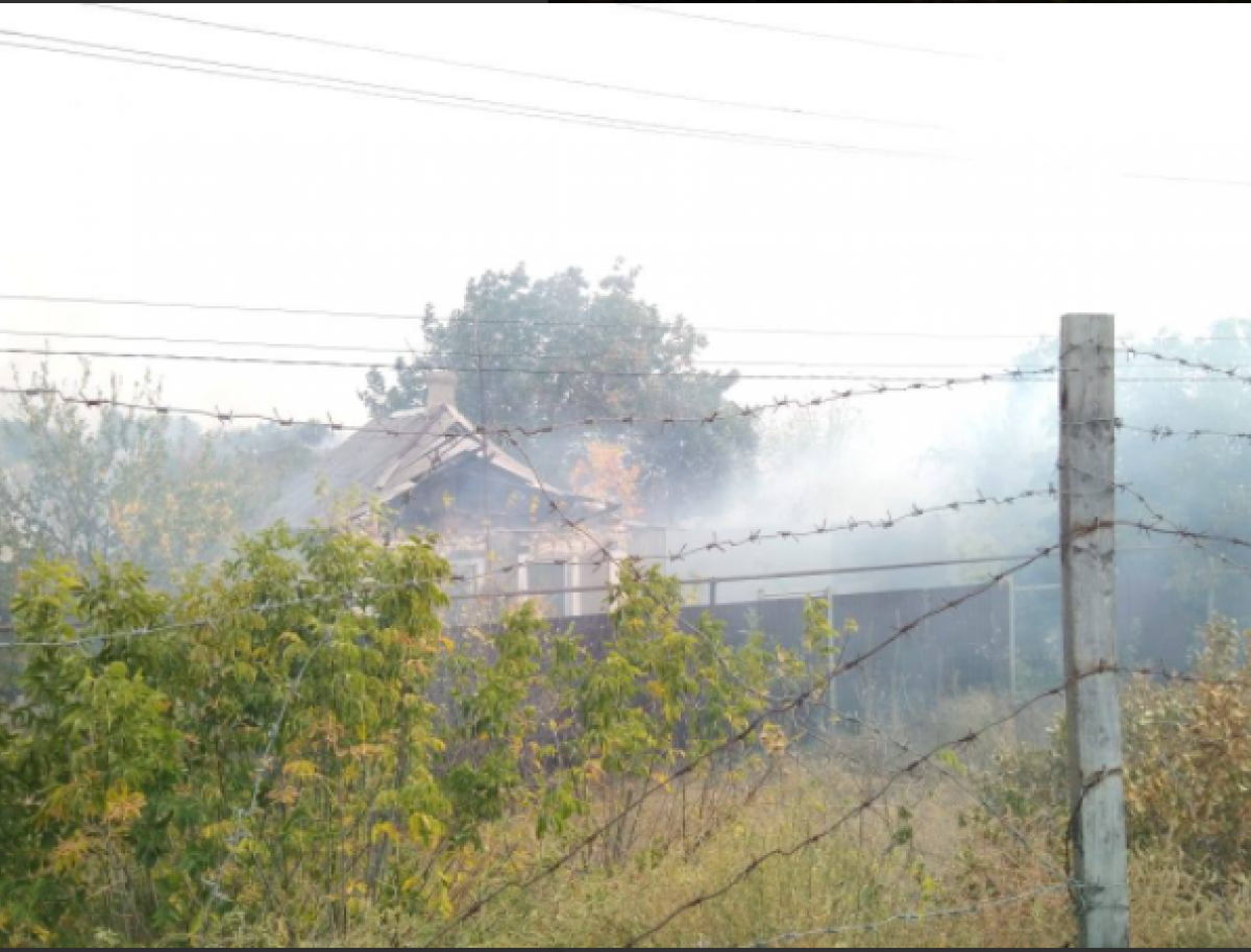 Пожежа в Станиці Луганській. Фото: facebook.com/stnrda