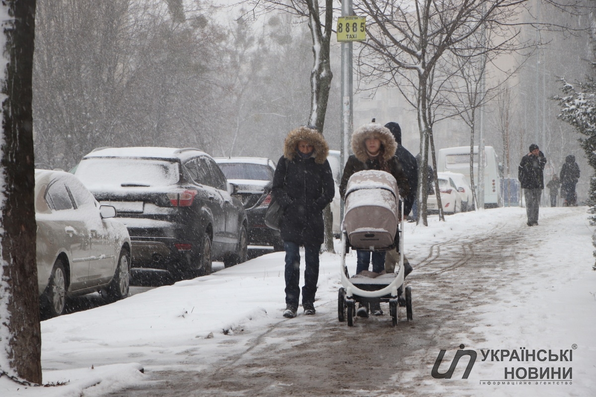 Снег в Киеве.